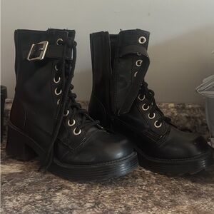 Woman’s size 6 1/2 boot.